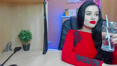 Snapshot of mistress_kristi chatting on 03/09/25, 09:25 Mistress Kristi online show from 03/09/25, 09:25