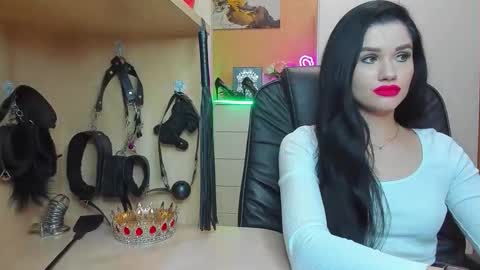 Snapshot of mistress_kristi chatting on 09/21/25, 08:10 Mistress Kristi online show from 09/21/25, 08:10