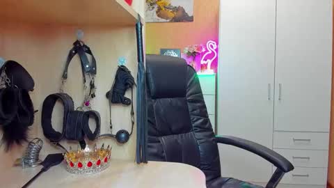 Snapshot of mistress_kristi chatting on 09/26/25, 07:29 Mistress Kristi online show from 09/26/25, 07:29