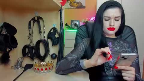 Snapshot of mistress_kristi chatting on 10/01/25, 07:09 Mistress Kristi online show from 10/01/25, 07:09