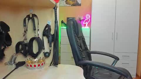 Snapshot of mistress_kristi chatting on 10/09/25, 07:56 Mistress Kristi online show from 10/09/25, 07:56