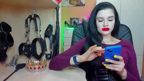 Snapshot of mistress_kristi chatting on 10/10/25, 07:35 Mistress Kristi online show from 10/10/25, 07:35