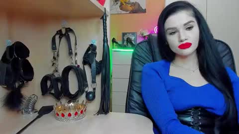 Snapshot of mistress_kristi chatting on 10/14/25, 07:03 Mistress Kristi online show from 10/14/25, 07:03
