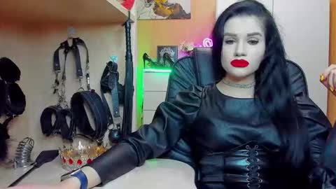 Snapshot of mistress_kristi chatting on 10/19/25, 07:03 Mistress Kristi online show from 10/19/25, 07:03