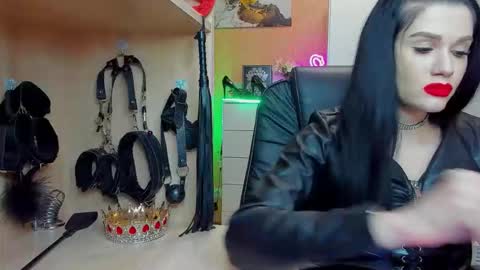 Snapshot of mistress_kristi chatting on 10/20/25, 07:03 Mistress Kristi online show from 10/20/25, 07:03