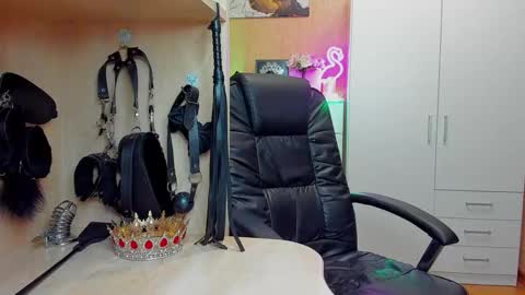 Mistress Kristi online show from 11/05/25, 08:31