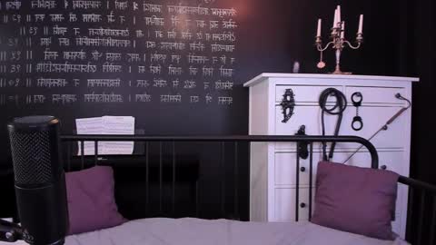 Snapshot of mistress_marlene chatting on 12/21/24, 03:31 Mistress Marlene online show from 12/21/24, 03:31