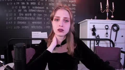 Snapshot of mistress_marlene chatting on 12/28/24, 01:17 Mistress Marlene online show from 12/28/24, 01:17