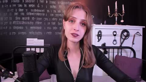 Snapshot of mistress_marlene chatting on 02/07/25, 04:35 Mistress Marlene online show from 02/07/25, 04:35