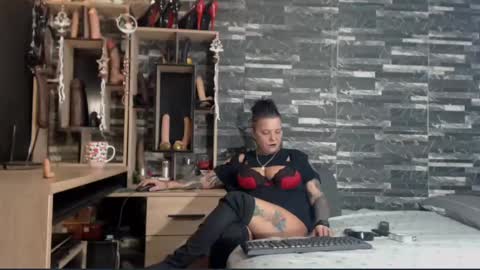 Snapshot of mistress_mirybossy chatting on 12/10/24, 03:52 Mistress Mirybossy online show from 12/10/24, 03:52