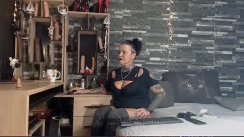 Snapshot of mistress_mirybossy chatting on 12/12/24, 01:53 Mistress Mirybossy online show from 12/12/24, 01:53