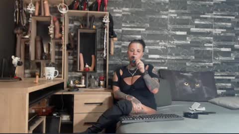 Snapshot of mistress_mirybossy chatting on 12/14/24, 03:40 Mistress Mirybossy online show from 12/14/24, 03:40
