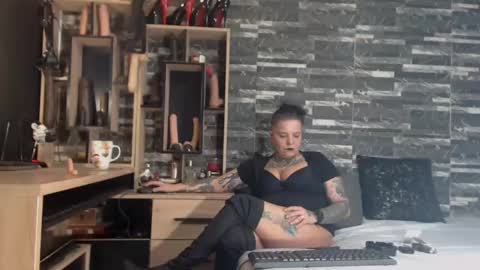 Snapshot of mistress_mirybossy chatting on 02/08/25, 04:57 Mistress Mirybossy online show from 02/08/25, 04:57