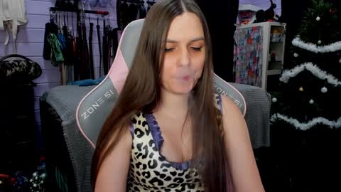 Snapshot of mistress_priest chatting on 12/25/24, 05:26 Dirty Priest and Ivi online show from 12/25/24, 05:26