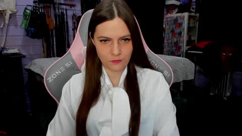 Snapshot of mistress_priest chatting on 01/20/25, 06:10 Dirty Priest and Ivi online show from 01/20/25, 06:10