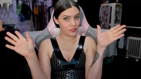 Snapshot of mistress_priest chatting on 02/14/25, 07:02 Dirty Priest and Ivi online show from 02/14/25, 07:02