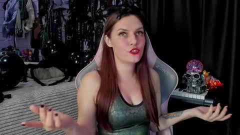 Snapshot of mistress_priest chatting on 10/26/25, 08:59 Dirty Priest and Ivi online show from 10/26/25, 08:59