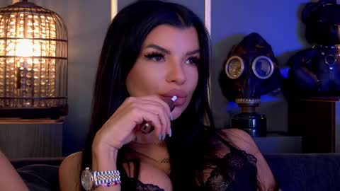 Elenia online show from 10/15/25, 12:05