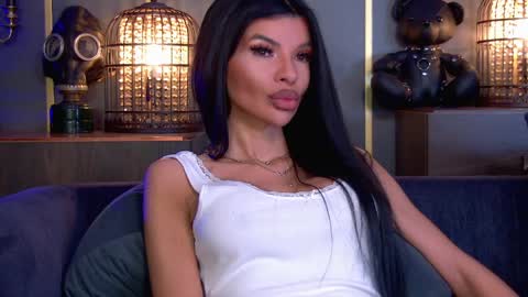 Elenia online show from 03/29/26, 10:04