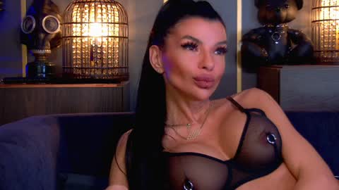 Elenia online show from 04/09/26, 12:32