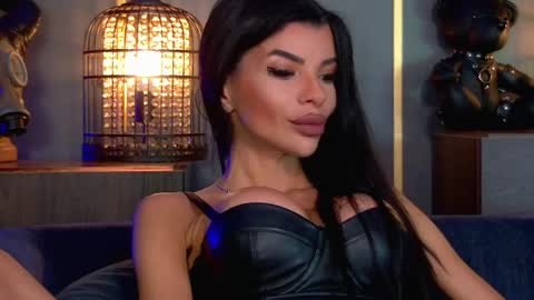 Snapshot of mistresselenia chatting on 05/18/26, 01:39 Elenia online show from 05/18/26, 01:39