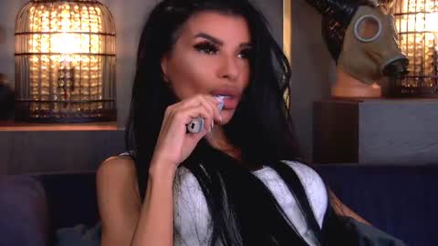 Snapshot of mistresselenia chatting on 06/18/26, 11:14 Elenia online show from 06/18/26, 11:14