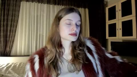 Snapshot of mistresselizy chatting on 01/08/25, 04:33 mistresselizy online show from 01/08/25, 04:33