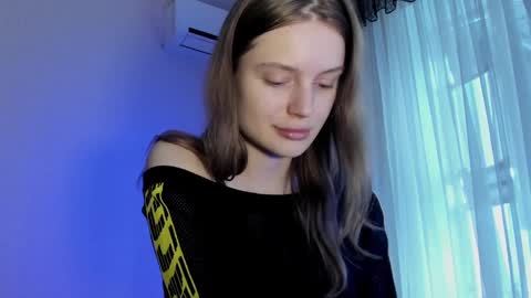 Snapshot of mistresselizy chatting on 02/17/25, 01:10 mistresselizy online show from 02/17/25, 01:10