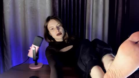 Snapshot of mistresselizy chatting on 10/05/25, 08:29 mistresselizy online show from 10/05/25, 08:29