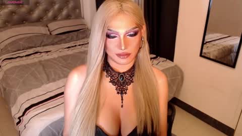 Snapshot of mistressemeraldxx chatting on 02/24/25, 05:22 Ms Ems online show from 02/24/25, 05:22