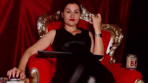 Snapshot of mistressfabiola chatting on 04/27/26, 06:17 Mistress Fabiola online show from 04/27/26, 06:17
