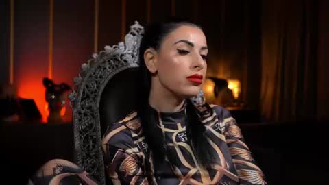 Snapshot of mistresskellykent chatting on 07/12/26, 09:50 Mistress Kelly online show from 07/12/26, 09:50