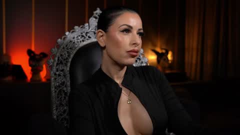 Snapshot of mistresskellykent chatting on 07/24/26, 11:14 Mistress Kelly online show from 07/24/26, 11:14