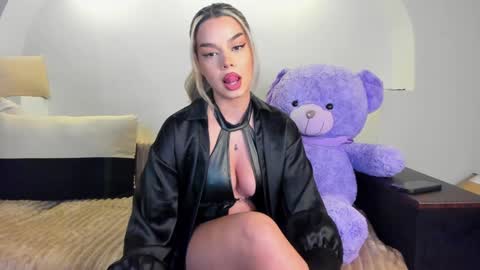 Snapshot of mistresskenda chatting on 01/29/25, 05:35 Mistress KiRa online show from 01/29/25, 05:35