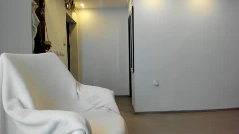 Snapshot of mistresskenda chatting on 09/14/25, 05:45 Mistress KiRa online show from 09/14/25, 05:45