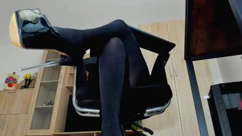 Snapshot of mistressmichelle5 chatting on 05/02/26, 08:47 YourGoddessM online show from 05/02/26, 08:47