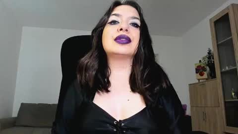 Snapshot of mistressmichelle5 chatting on 06/03/26, 02:33 YourGoddessM online show from 06/03/26, 02:33