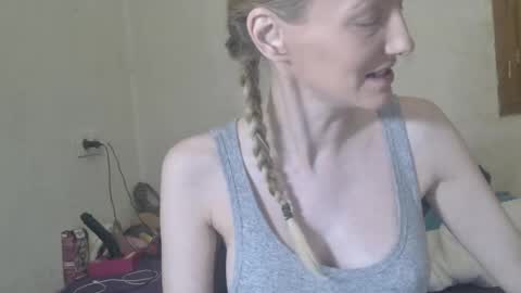 mistressmilly32 online show from 02/06/26, 09:40