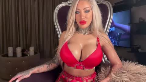 Snapshot of mistresssaida chatting on 06/10/26, 10:30 Mistress Saida online show from 06/10/26, 10:30