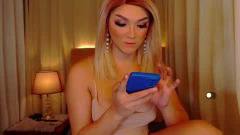 Snapshot of mistressseductionleah chatting on 05/11/26, 01:28 Leah online show from 05/11/26, 01:28