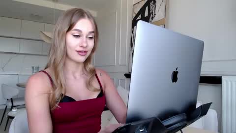 Snapshot of mistressuniverse chatting on 05/29/26, 10:13 mistressuniverse online show from 05/29/26, 10:13