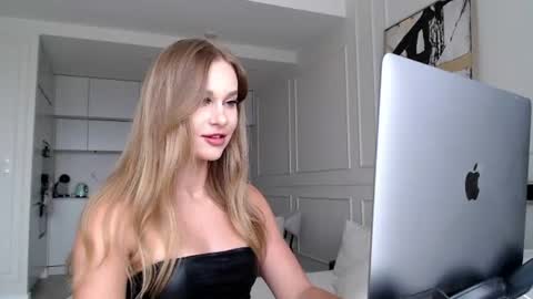 mistressuniverse online show from 07/15/26, 11:15