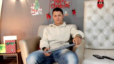 Snapshot of mitchellburns chatting on 12/15/24, 12:07 mitchell online show from 12/15/24, 12:07