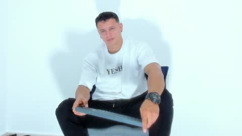 Snapshot of mitchellburns chatting on 12/26/24, 02:22 mitchell online show from 12/26/24, 02:22