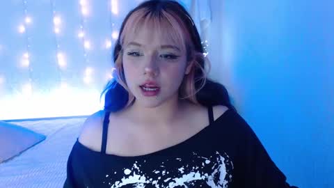 Snapshot of mixie_cute chatting on 12/04/24, 09:13 mixie_cute online show from 12/04/24, 09:13