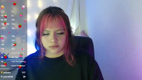 Snapshot of mixie_cute chatting on 12/16/24, 12:37 mixie_cute online show from 12/16/24, 12:37