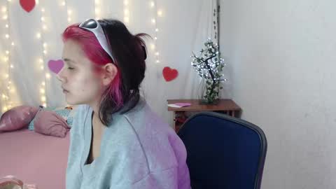 Snapshot of mixie_cute chatting on 02/23/25, 03:08 mixie_cute online show from 02/23/25, 03:08