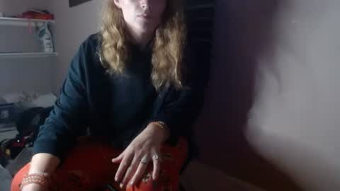 Snapshot of miyahw803 chatting on 10/14/25, 12:22 miyahw803 online show from 10/14/25, 12:22