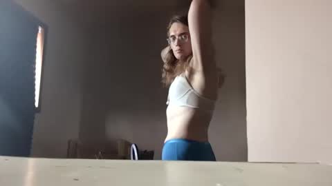 Snapshot of miyahw803 chatting on 10/14/25, 10:43 miyahw803 online show from 10/14/25, 10:43