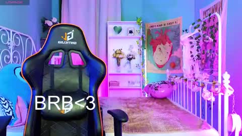 Snapshot of mizukinoyoru chatting on 02/17/25, 12:10 Mizuki online show from 02/17/25, 12:10